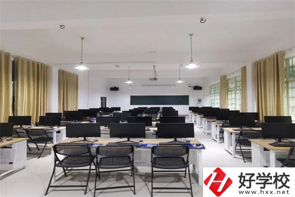 湘潭鐵路工程學(xué)校實訓(xùn)室