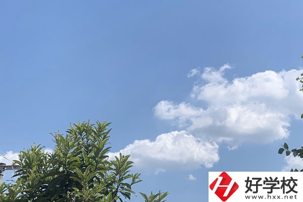 永州湘南職業(yè)技術學校環(huán)境以及食堂環(huán)境怎么樣？