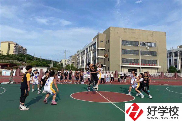 郴州市城市經(jīng)濟職校的管理嚴格嗎？