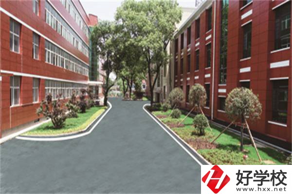 在婁底有開設(shè)航空專業(yè)的職校嗎？學(xué)航空專業(yè)有前途嗎？