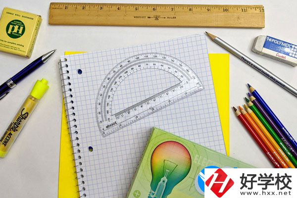 湘潭交通職業(yè)學(xué)校學(xué)費(fèi)貴不貴，宿舍怎么樣？