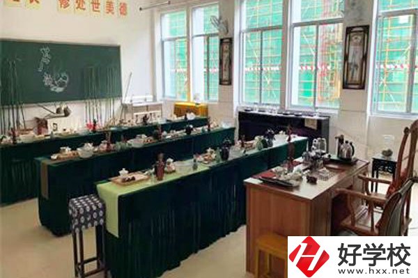 張家界旅游學(xué)校怎么樣？招生要求是什么？
