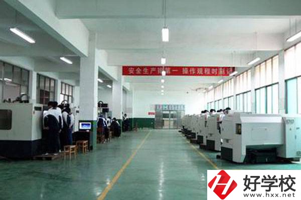 益陽機(jī)械工業(yè)職業(yè)學(xué)校實(shí)訓(xùn)室