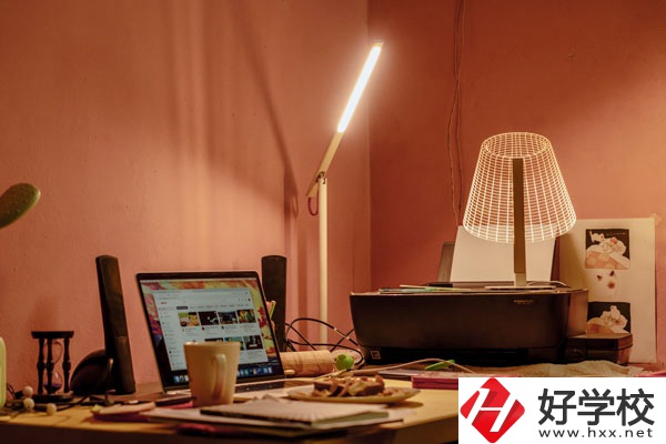 寧遠(yuǎn)縣九峰職業(yè)中專學(xué)校好不好？宿舍怎么樣？