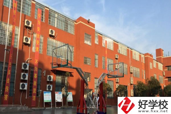 長沙市英藍中等職業(yè)學校怎么樣？收費標準如何？