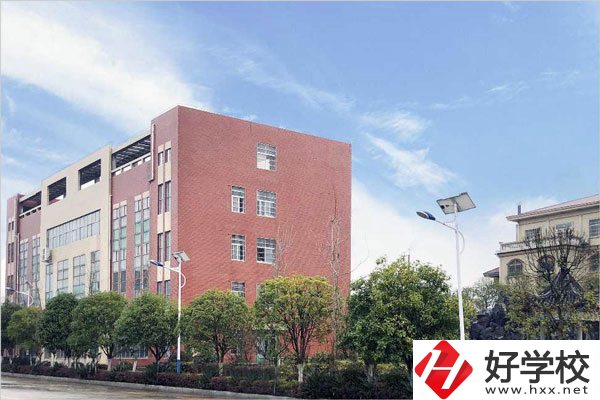 永州方政職校和寧遠縣職業(yè)中專學校哪個比較好？