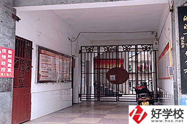 漣源市藝術(shù)學(xué)校是公辦還是民辦？學(xué)費貴不貴？