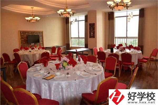 益陽(yáng)旅游管理的中職有哪些？專業(yè)就業(yè)前景如何？