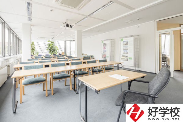 湖南耒陽師范有什么專業(yè)？學(xué)費貴不貴？
