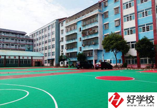 岳陽(yáng)市中山財(cái)經(jīng)職業(yè)學(xué)校的辦學(xué)條件怎么樣？