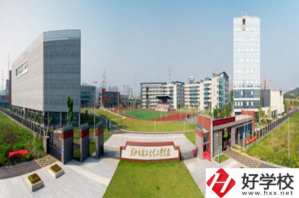 株洲市工業(yè)中等專業(yè)學(xué)校的環(huán)境怎么樣？師資如何？
