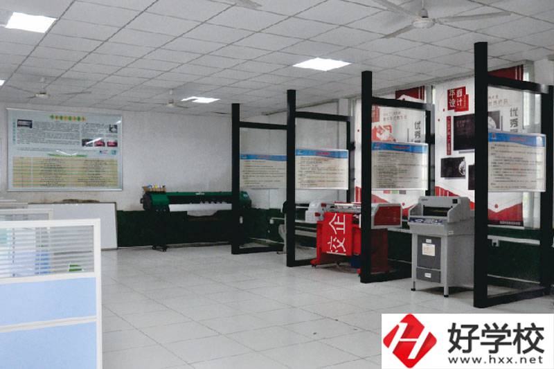 懷化市工業(yè)中等專業(yè)學校實訓室