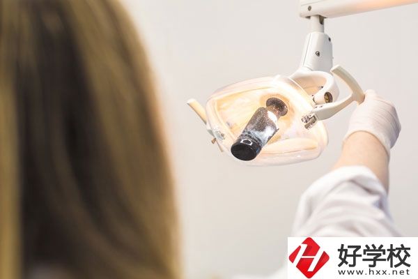 核工業(yè)衛(wèi)生學(xué)校護(hù)理專業(yè)值得學(xué)嗎？有沒有前途？