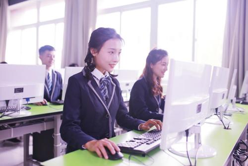 女生適不適合學(xué)計算機(jī)專業(yè)?