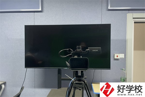 株洲英泰職校是中專嗎？學(xué)費(fèi)需要多少？