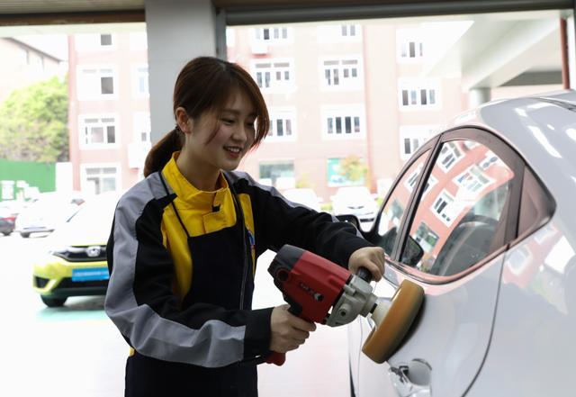 女生學汽修專業(yè)好不好？