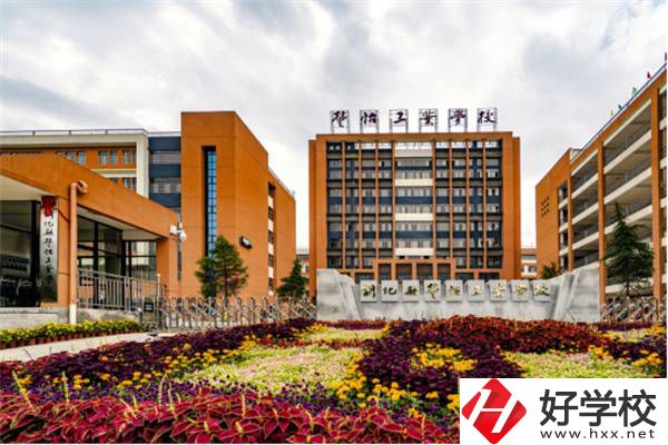 婁底有哪些公辦職高？職高和中專有什么區(qū)別？