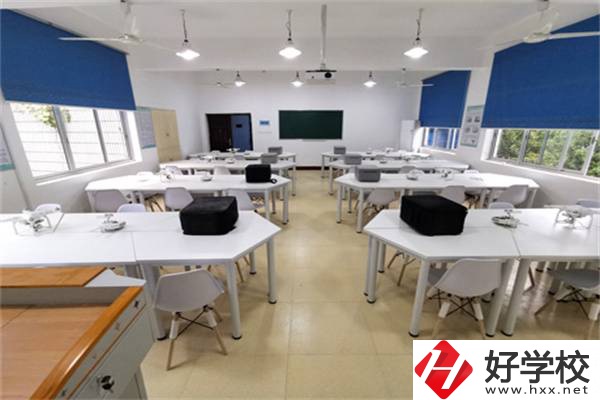 去湘潭鐵路工程學(xué)校怎么乘車？要帶什么資料？