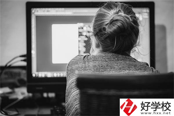 女生在湖南讀職高學什么專業(yè)好？可以參加高考嗎？