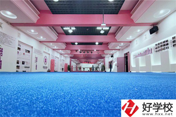 常德中山外語(yǔ)職業(yè)學(xué)校有哪些辦學(xué)特色？學(xué)費(fèi)貴嗎？