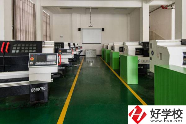 江華瑤族自治縣職業(yè)中專學校實訓室
