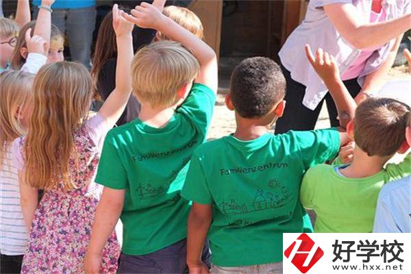 在湖南女生讀技校學(xué)什么專(zhuān)業(yè)最吃香？就業(yè)前景怎么樣？