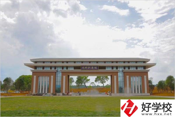 怎么去郴州思科中等職業(yè)學(xué)校？交通方便嗎？