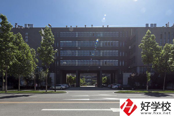株洲市工業(yè)中等專業(yè)學(xué)校怎么樣？