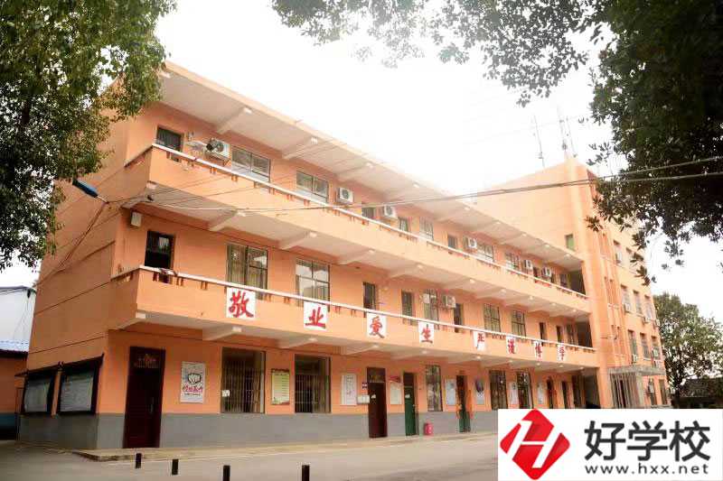 邵陽騰爵職業(yè)中專學(xué)校怎么樣？是軍事化管理嗎？