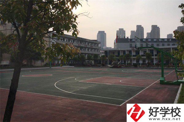 長沙醫(yī)衛(wèi)技校有哪些？辦學(xué)條件怎么樣？
