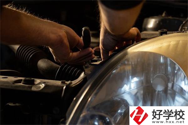長(zhǎng)沙中職學(xué)校有什么熱門專業(yè)？哪些適合女生學(xué)習(xí)？