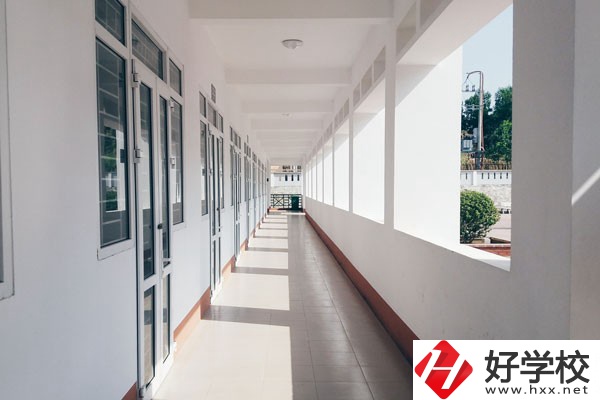 湖南有哪些衛(wèi)校？初中畢業(yè)讀衛(wèi)校好不好？