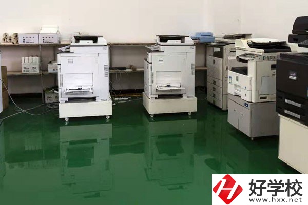 新化縣楚怡工業(yè)學校實訓室