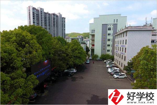 湘西有什么能學(xué)計算機相關(guān)專業(yè)的中職學(xué)校？