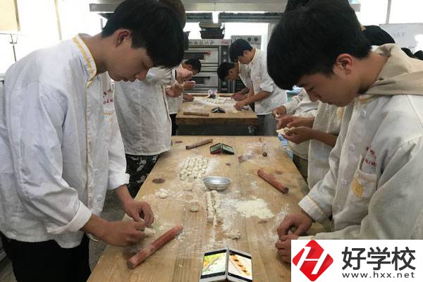 湖南懷化商業(yè)學校怎么樣？有哪些特色專業(yè)？
