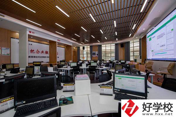 長(zhǎng)沙財(cái)經(jīng)學(xué)校怎么樣？招生標(biāo)準(zhǔn)是什么？