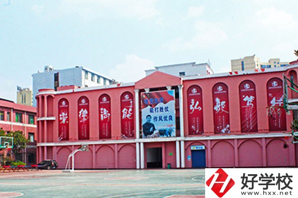 長(zhǎng)沙環(huán)球職業(yè)中專(zhuān)學(xué)?；@球場(chǎng)