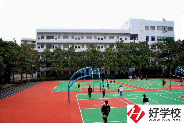 邵陽市商業(yè)技工學(xué)校運(yùn)動場