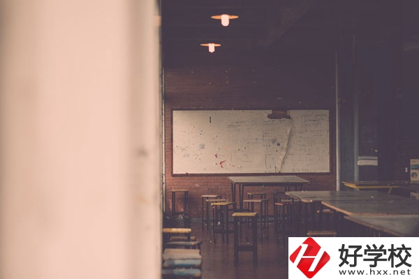 懷化市商貿(mào)經(jīng)濟管理學(xué)校好不好？宿舍怎么樣？