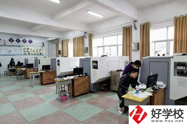 漣源市工貿(mào)職業(yè)中等專業(yè)學(xué)校有哪些特色專業(yè)？