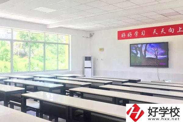 長(zhǎng)沙博雅衛(wèi)生中等專業(yè)學(xué)校大門(mén)教室