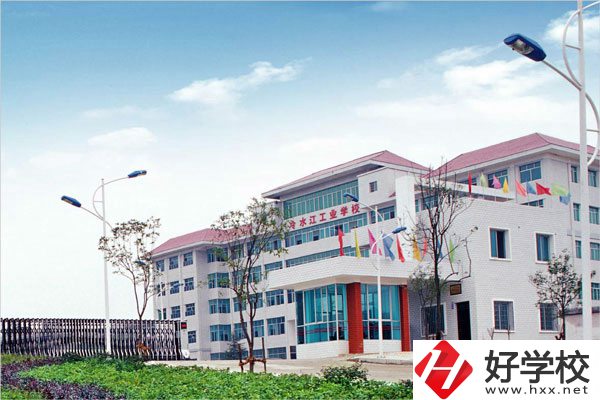 冷水江工業(yè)中等專(zhuān)業(yè)學(xué)校生活環(huán)境怎么樣？