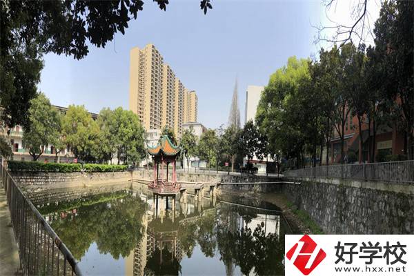 邵陽工業(yè)學(xué)校的地址在哪里？有哪些乘車路線？