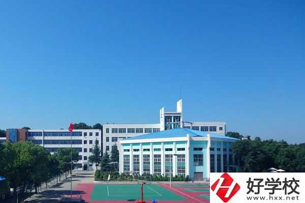 岳陽市中岳經(jīng)貿(mào)職業(yè)技術(shù)學(xué)校是公辦還是民辦？學(xué)費貴嗎？