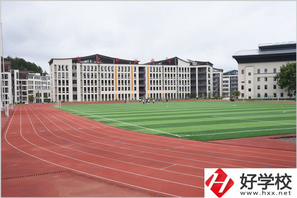 新晃侗族自治縣職業(yè)中等專業(yè)學(xué)校運動場