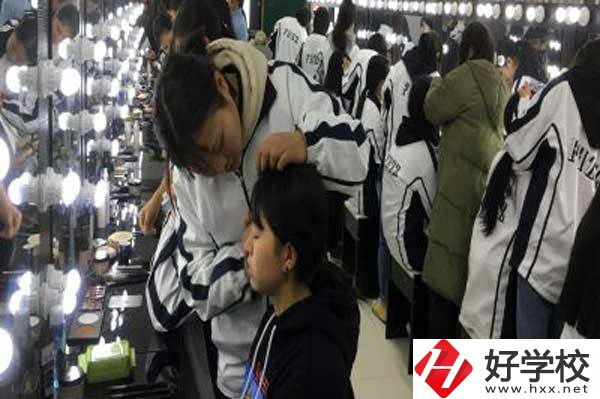 湖南省鳳凰縣職業(yè)中專學(xué)校有哪些好的專業(yè)選擇？