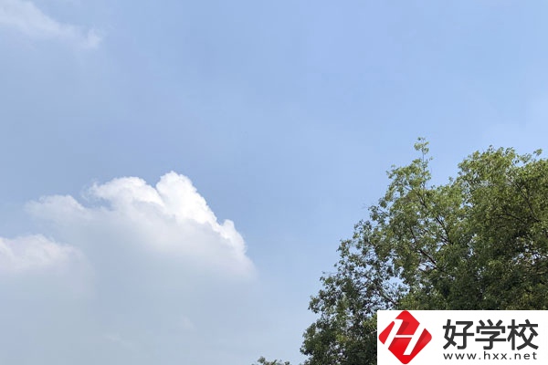 耒陽(yáng)市第二職業(yè)技術(shù)學(xué)校設(shè)施設(shè)備怎么樣？