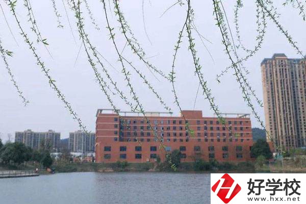 岳陽有哪些公辦技校？學(xué)費一般是多少？