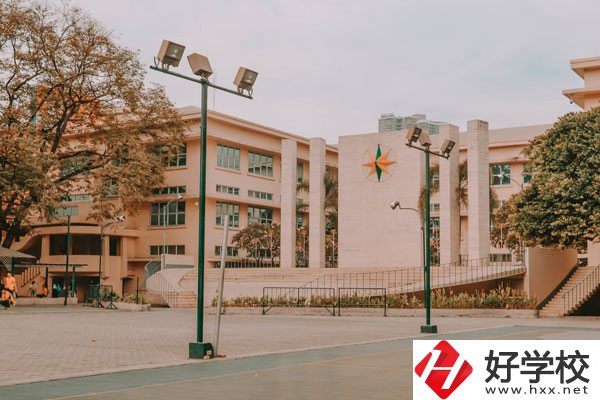 湖南懷化商業(yè)學(xué)校環(huán)境好不好？宿舍怎么樣？