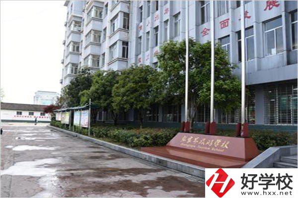 張家界旅游學(xué)校是湖南省重點(diǎn)學(xué)校嗎？